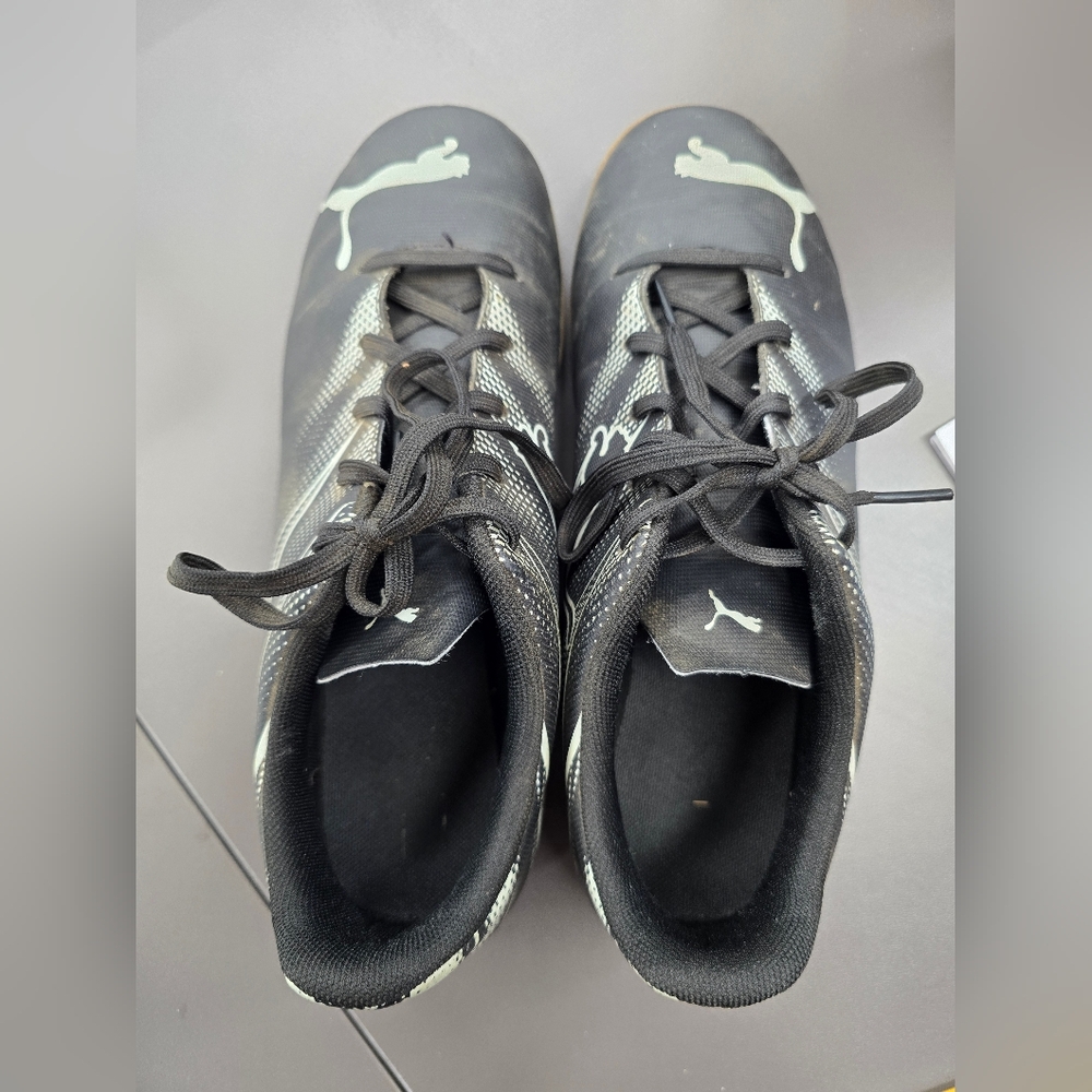 Puma Soccer Shoes Boys // Size 6
